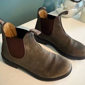 Kids blundstones